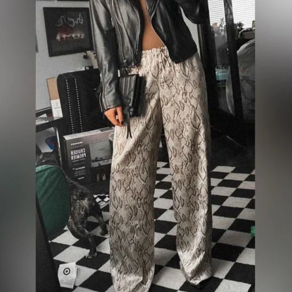 A New Day Cream Snakeskin Print Satin Mid-Rise Pull On Pants - NWT - Size M